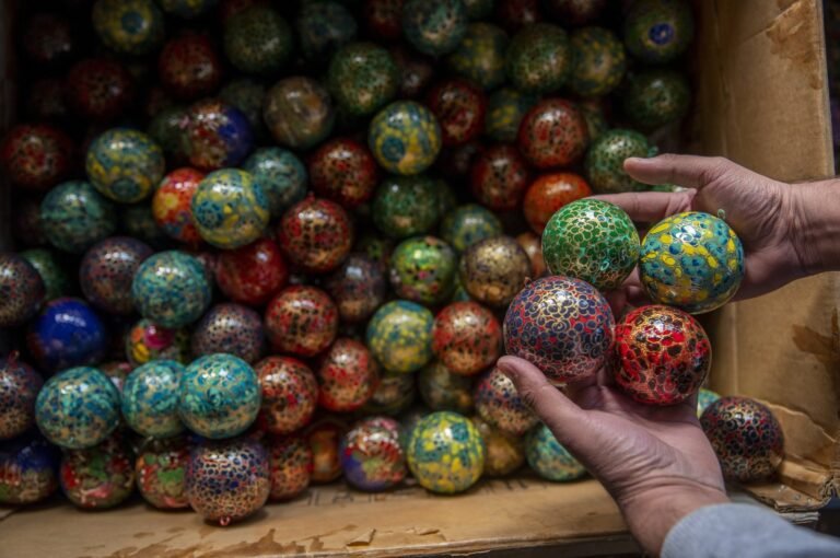 The Majestic and Talented hands of Kashmiri artisans: The Majestic