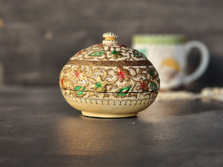 Mid century modern box : Kashmiri paper mache chinar embossed-