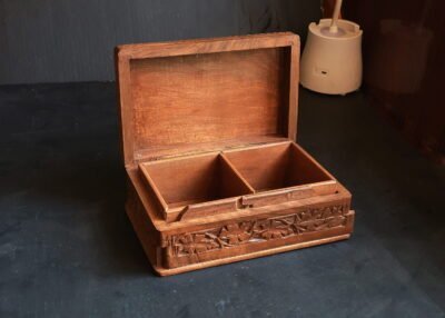 Wooden box for personalized jewellery storage with secret slider-